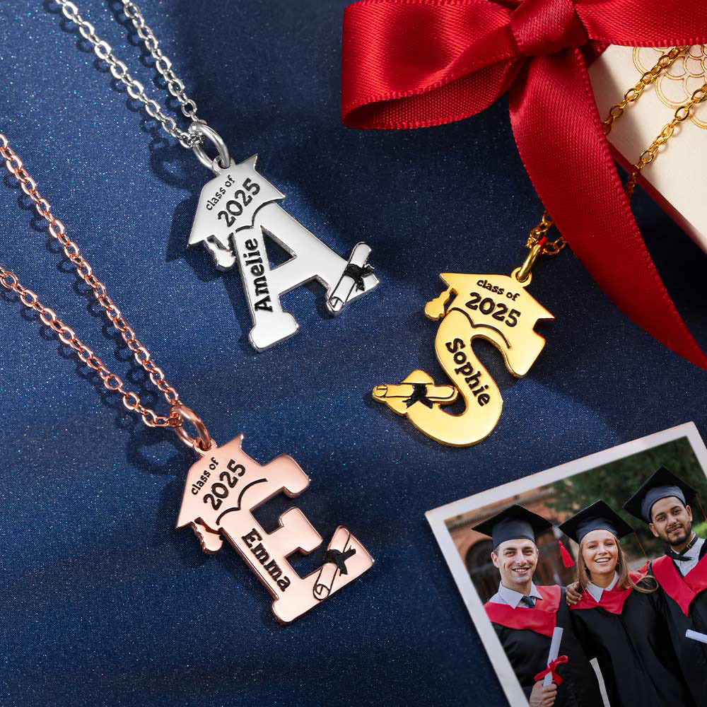 Pendentif Personnalisé avec Initiale et Nom Collier de Lettre Cadeaux de Fin d'Études pour Ami Famille