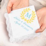 Mouchoir en Dentelle Personnalisé avec Nom Date et Initiale Brodés Linge 100% Coton Motif Branche d'Olivier Cadeau de Mariage pour Mariée