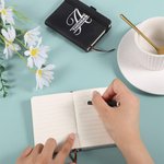 Personalisiertes Blume Initiale Name Liniertes A7 Notizbuch aus PU-Leder Bürobedarf Reise Urlaub Geburtstag Schule Geschenk für Büroangestellte Lehrer