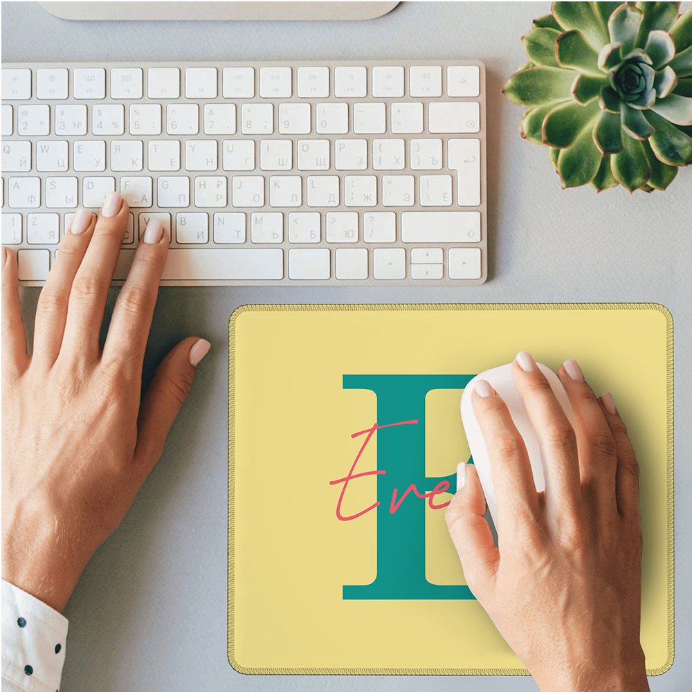 Henkilökohtainen monivärinen liukumaton hiirimatto, jossa on nimi ja nimikirjaimet Syntymäpäivä Kotitoimisto tarvikkeet Lahja perheelle Ystäville