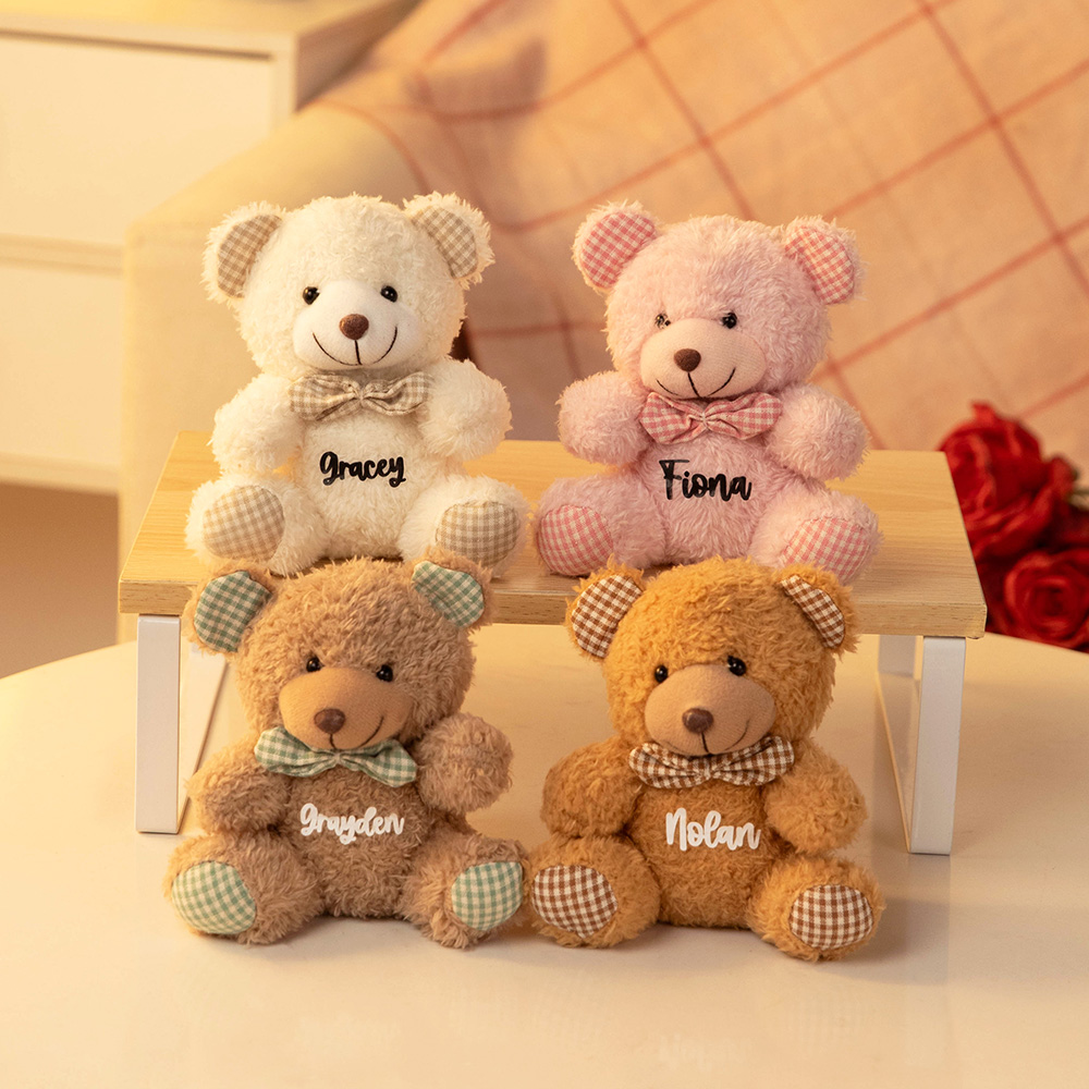 Ours en Peluche Miniature Personnalisé avec Nom Nœud Papillon à Carreaux Cadeau Anniversaire pour Enfants Bébé