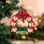 Ornamento in legno personalizzato per la finestra e la ghirlanda di Natale con 1-9 nomi incisi e anno Regalo per la casa appeso all'albero per gli amici della famiglia
