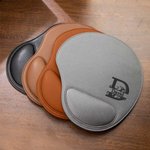 Alfombrilla de ratón personalizada en cuero con monograma y soporte para muñeca regalo para oficina para amigo o colega