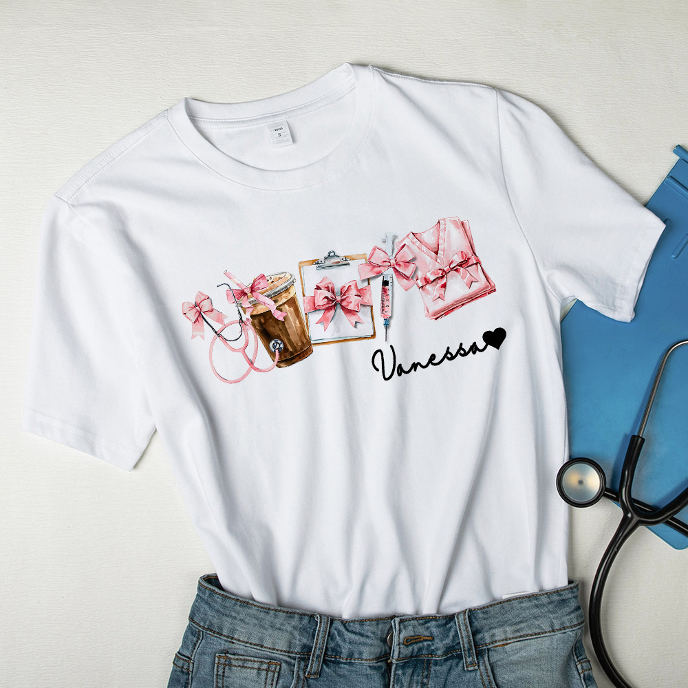 T-shirt personnalisé seringue stéthoscope café Sweatshirt avec nom Anniversaire Appreciation Gift for Nurse Doctor Mediacl Staff