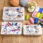 Personalisierte Knopfspule Schere Design Nähen Zubehör Weißblech Aufbewahrungsbox mit Text Geburtstag Muttertag Geschenk für Mom Sewing Lovers