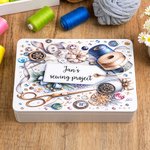 Personalisierte Knopfspule Schere Design Nähen Zubehör Weißblech Aufbewahrungsbox mit Text Geburtstag Muttertag Geschenk für Mom Sewing Lovers