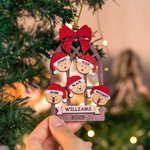 Ornamento in legno personalizzato per la finestra e la ghirlanda di Natale con 1-9 nomi incisi e anno Regalo per la casa appeso all'albero per gli amici della famiglia