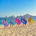 Asciugamano da spiaggia oversize personalizzato con nome e fiore di nascita personaggio in stile cartone animato asciugatura rapida regalo per amici