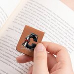 Personalisierte Multicolor Graduation Cap Initial Magnetische Leder Lesezeichen Clip mit Namen Graduation Geschenk für Freund Familie