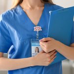 Badge personnalisé en acrylique avec monogramme Cadeau d'anniversaire pour médecin, infirmière, personnel médical