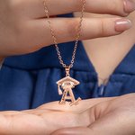 Personligt Zircon Grad Cap Initialhalsband med graverat namn År Dainty Smycken Födelsedag Klass 2025 Graduation Present för kvinnor Graduates