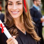 Personligt Zircon Grad Cap Initialhalsband med graverat namn År Dainty Smycken Födelsedag Klass 2025 Graduation Present för kvinnor Graduates