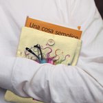 Copertina protettiva imbottita personalizzata con bottoni e design unico ideale come regalo di compleanno o per inizio scuola per amanti della lettura