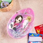 Uovo di Pasqua grande personalizzato con personaggio in stile cartone animato farfalla fiore di nascita e nome decorazione o regalo per bambini
