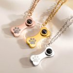 Personalisierte Hundekatze Knochen Pfote drucken Foto Projektion Halskette mit eingraviertem Namen zierlichen Schmuck Memorial Geburtstag Geschenk für Frauen Tierbesitzer