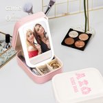 Lettere greche personalizzate con fiocco Scatola portagioie con specchio per il trucco a LED a colori variabili Regalo per sorelle amiche | Callie × Affinity Licensing