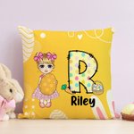 Cojín de Pascua personalizado con el nombre del niño, la niña y el huevo de Pascua de dibujos animados.