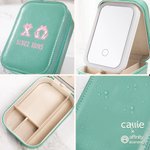 Lettere greche personalizzate con fiocco Scatola portagioie con specchio per il trucco a LED a colori variabili Regalo per sorelle amiche | Callie × Affinity Licensing