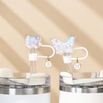Personalisierte klare Schleife Schmetterling farbige Bling Stroh Abdeckung Topper mit anfänglichen Charme Zubehör für Stanley Urlaub Party Geburtstag Geschenk für sie