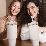 Personalisierte klare Schleife Schmetterling farbige Bling Stroh Abdeckung Topper mit anfänglichen Charme Zubehör für Stanley Urlaub Party Geburtstag Geschenk für sie