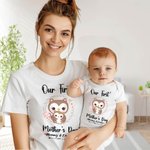 Personalisierte niedliche Eule Unsere erste Muttertag T-Shirt und Baby Onesie Mutter und Baby Matching Shirt mit Namen Geschenk für neue Mutter Baby
