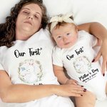 Personalisierte Baumwolle Unsere erste Muttertag Bunny Rabbit Mommy T-Shirt und Baby Onesie mit Namen Geschenk für neue Mutter Baby
