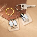 Personalisierte Pinguin Mate Acryl Schlüsselanhänger mit Namen Geburtstag Jahrestag Geschenk für Ehepaar
