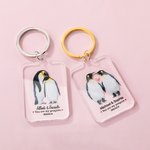 Personalisierte Pinguin Mate Acryl Schlüsselanhänger mit Namen Geburtstag Jahrestag Geschenk für Ehepaar