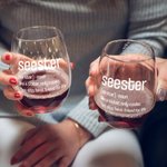 Personligt Seester Definition 12oz stamlöst vinglas med namn Födelsedagsfest Hem Bar Housewarming Present till systrar Vänner