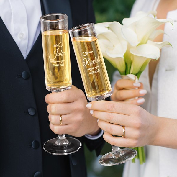 Personalizzato floreale Monogram Champagne Flutes bicchieri con inciso il nome e la data Set di 2 matrimonio fidanzamento festa regalo per gli sposi coppia
