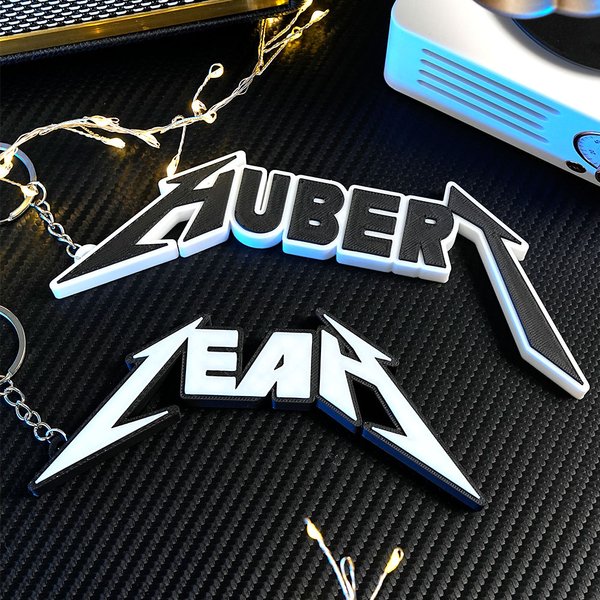 Gepersonaliseerde Multicolor 3D geprinte Metal geïnspireerde sleutelhanger met tekst Verjaardagscadeau voor metal rock liefhebber
