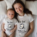 Personalizzato Cute Penguin Our First Mother's Day Camicia abbinata mamma e bambino con nomi Regalo per la festa della mamma per la nuova mamma bambino