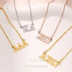 Collar personalizado de letras griegas minimalista Joyería delicada Regalo de hermandad de mujeres para el día de la candidatura | Callie × Affinity Licensing