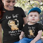 Gepersonaliseerd Katoenen Onze Eerste Moederdag Giraffe Mama T-shirt en Baby Onesie met Namen en Jaar Cadeau voor Nieuwe Moeder Baby