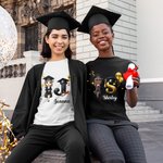 Personalisierte Cartoon Absolvent Bachelor Hut Initial Crewneck T-Shirt Sweatshirt mit Namen und Jahr Graduierung Keepsake Geschenk für Frauen Männer