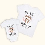 Personalisierte niedliche Eule Unsere erste Muttertag T-Shirt und Baby Onesie Mutter und Baby Matching Shirt mit Namen Geschenk für neue Mutter Baby