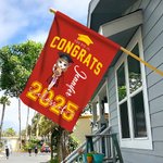 Personalizado Congrats You Did It Grad Hat Cartoon Character Garden Flag with Name Family Party Decor Regalo de graduación para la clase de 2025 graduados