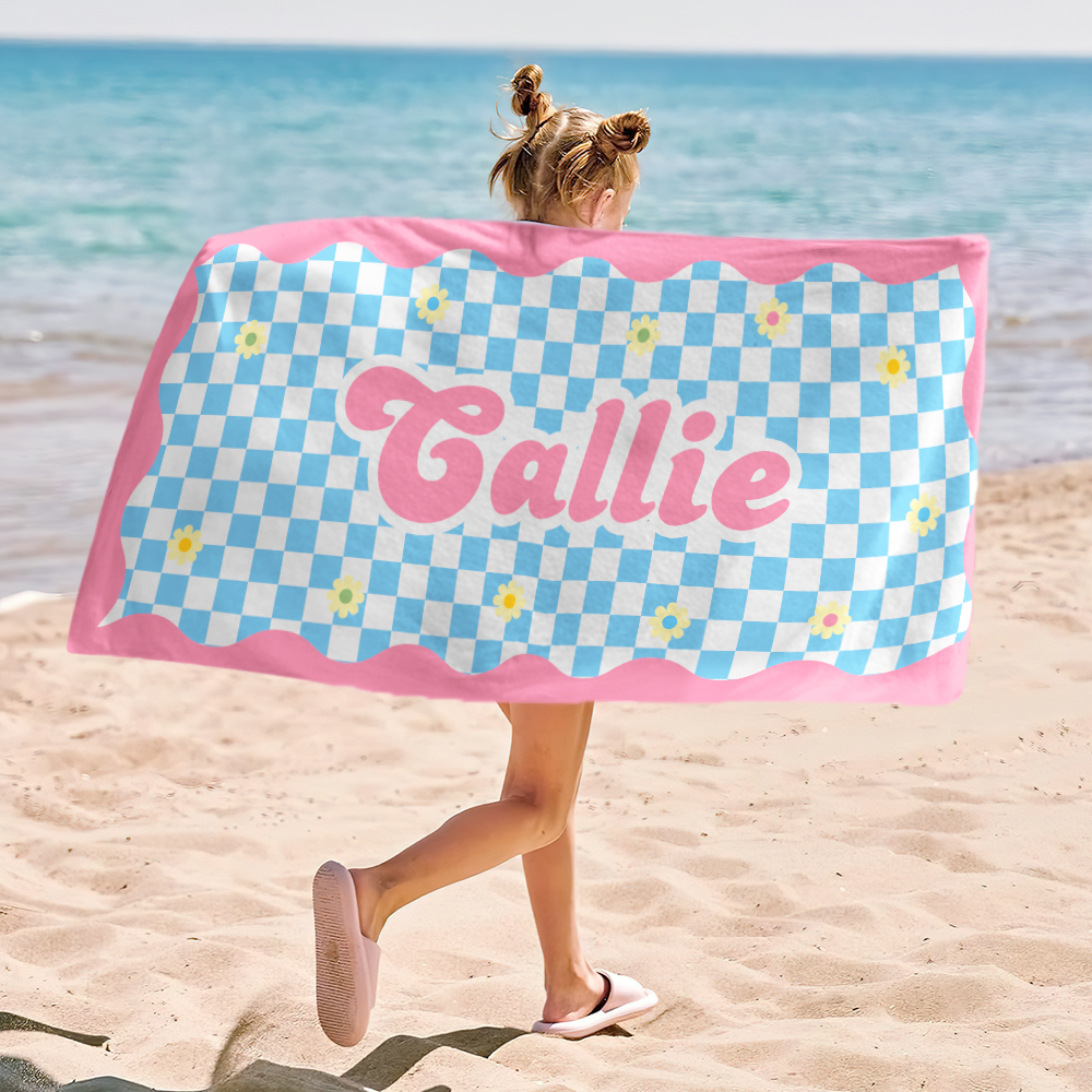 Serviette de plage à damier en microfibre à séchage rapide personnalisée avec nom Cadeau essentiel de voyage d'été pour les enfants