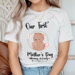 Personalisierte Our First Mother's Day Bear Baby Onesie und Mommy Matching T-Shirt mit Namen und Jahr Geschenk für Baby neue Mutter