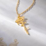 Personligt namnhalsband med graverat årtal för examen Keepsake Födelsedagspresent för studenter från årskurs 2025