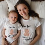 Personalisierte Our First Mother's Day Bear Baby Onesie und Mommy Matching T-Shirt mit Namen und Jahr Geschenk für Baby neue Mutter