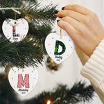 Ornement de Noël personnalisé en céramique avec initiale et nom Décoration d'arbre de Noël à suspendre pour la famille et les enfants