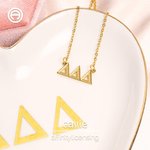 Collar personalizado de letras griegas minimalista Joyería delicada Regalo de hermandad de mujeres para el día de la candidatura | Callie × Affinity Licensing