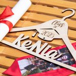 Colgador de Graduación Personalizado Regalo de Graduación Regalo de Graduación Regalo de Graduación Universitaria Regalo de Bachillerato Clase de 2025 Regalo de Hermandad de Mujeres