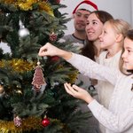 Personalised Wooden Christmas Tree Ornament with Engraved Year and 2-6 Names Christmas Tree Decor Gift for Family