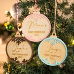 Personalizzato primo Natale del bambino fiocco di neve glitterato appeso ornamento con nome inciso e data regalo di Natale per il neonato