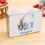 Scatola di latta per biscotti personalizzati con nome e iniziali, coniglietto floreale carino, regalo di Pasqua per ragazzi e ragazze.