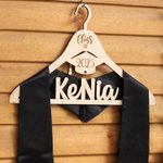 Colgador de Graduación Personalizado Regalo de Graduación Regalo de Graduación Regalo de Graduación Universitaria Regalo de Bachillerato Clase de 2025 Regalo de Hermandad de Mujeres