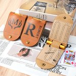 Personalisierte Minimalismus Initial Name Portable Leder Cribbage Board Game Set mit 4 Pegs Reisen Camping Zubehör Geburtstag Geschenk für Familie