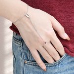 Personalisierte Zierliche Initiale Handkette mit Ring und Geburtsstein Verstellbares Armband Geburtstag Valentinstag Geschenk für Damen